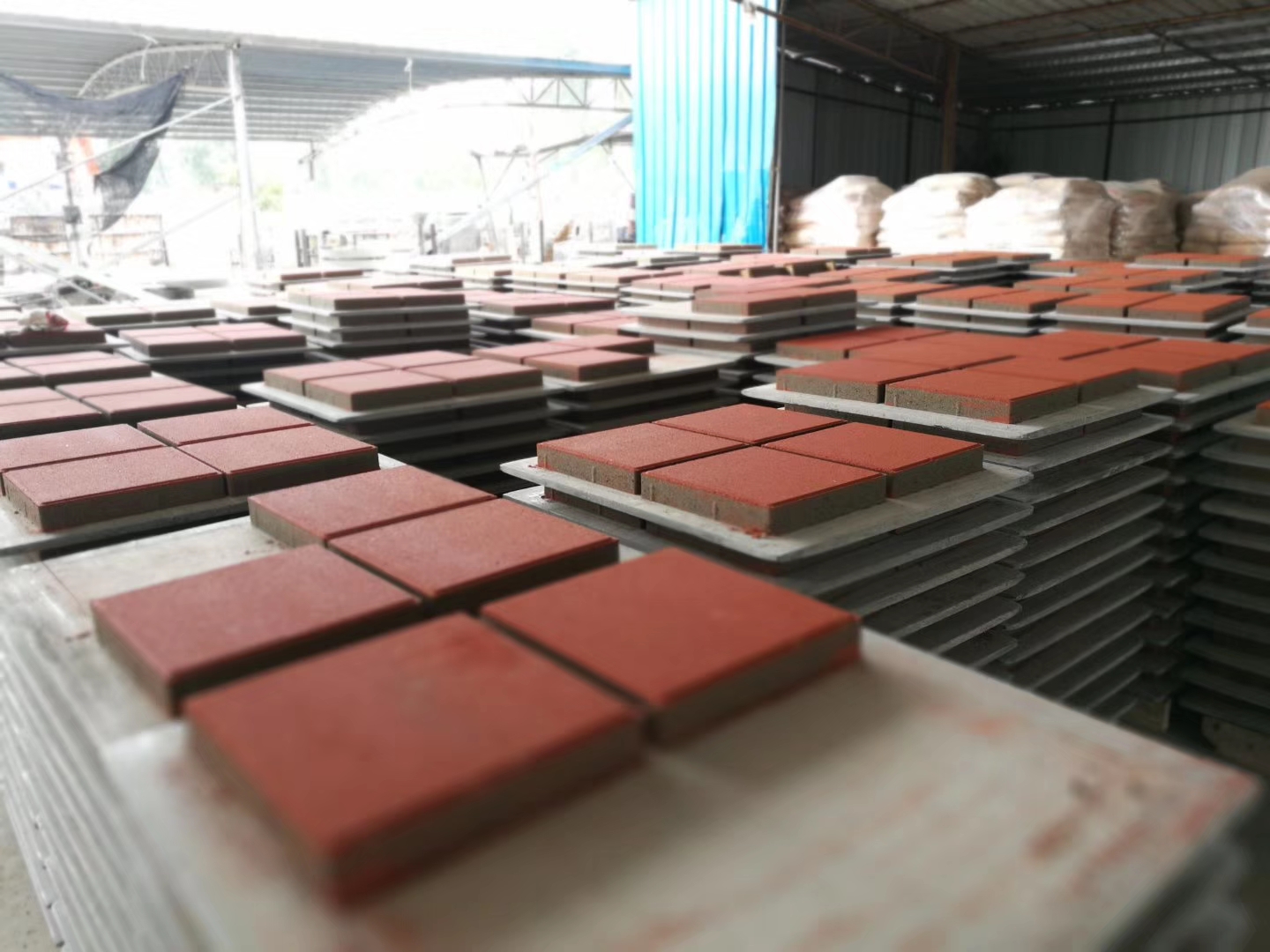 佛山順德透水磚 pc磚-華堅(jiān)水泥制品,專(zhuān)業(yè)透水磚生產(chǎn)廠家!
